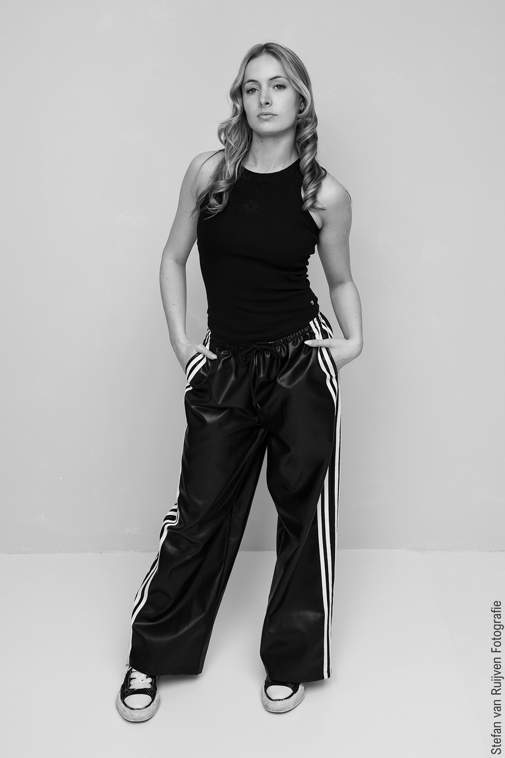 Zwart/Wit Fotografie, Daglicht studio, Megan, Model, Casting Model, Castingportfolio, Portfolio laten maken, Inschrijven modellenbureau, Fotoshoot in een Fotostudio, The Green D-light, Stefan van Ruijven Fotografie, Fotoshoot Dagen, Fotoshoot Dag