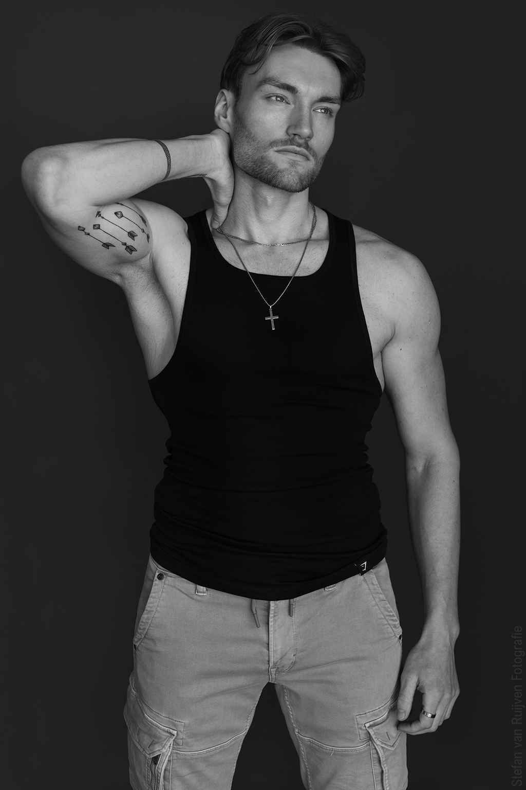 Zwart Wit Fotografie, Black and White Photography, Gespierd, Muscle, Fit Body, Tattoo, Tattoos, Tattoo Model, Shoot, Fotoshoot, Photoshoot, Fotostudio, Photostudio, The Portfolio Studio, Model, Malemodel, Mannelijk Model, Fotografie, Fotograaf, Leiden
