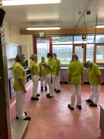 Das Team der LMV wird von Frau Slawik in den Auftrag eingewiesen