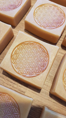 Naturseife aus der BioBalsam Manufaktur mit Blume des Lebens