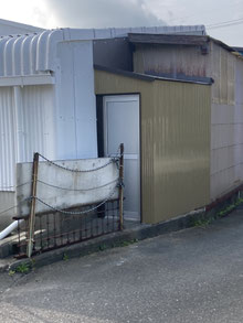 小屋のトタンを貼り、完成の様子