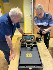 Harald zerlegt das Grammophon
