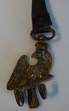 aigle allemand porte instrument