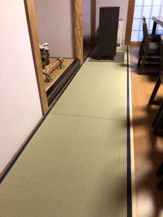 畳の敷かれた様子。通常の敷き方と違い割付が難しい。