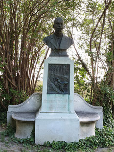 Denkmal Dr. Franz Müller im 9. Hof des Alten Wiener AKH