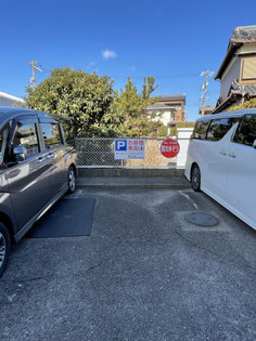 店舗うらの駐車スペース