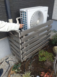 水没を免れるため室外機をかさ上げ