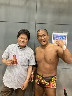 メインエベントで勝利をもぎ取った”本物の”プロレスラー田中将斗さんが写真撮影に応じてくださいました。