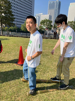 ビリケンさん、工事さん、KANPEIさん、SHOTAさんの４人はBCK長谷川さんの竹で遊ぼうコーナーのお手伝いをしました。