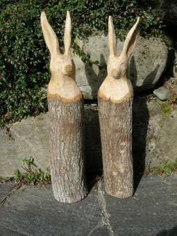 Osterhase Schnitzerei Hasenskulptur