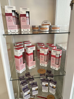 Pflegeprodukte, Peclavus, Ruck, Foot Care, Titania auf einer Kommode
