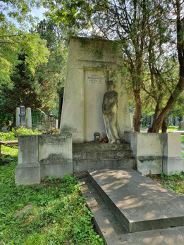 Grab der Fam. Radislowitsch am Wr. Zentralfriedhof