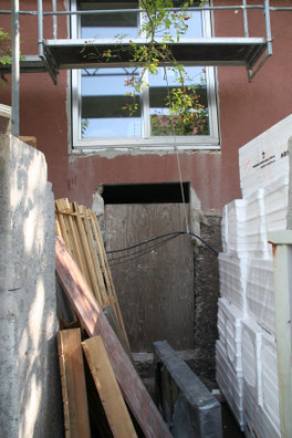Betonsägearbeiten , Ausbruch eines Kellergeschosses für einen Barrierefreien Eingangsbereich 