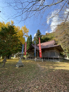 多里神社拝殿を望む