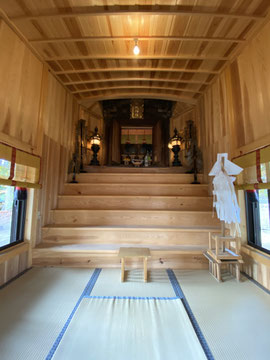 御机神社 幣殿より本殿を望む