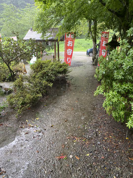 川のようになる参道