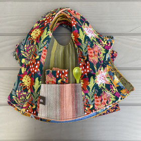bavoir artisanal avec debarbouillette et cuillere pour bebe et enfant