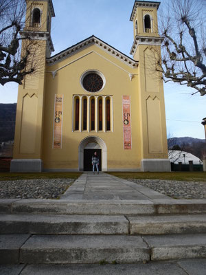 Vor der Waldenserkirche in Torre Pellice