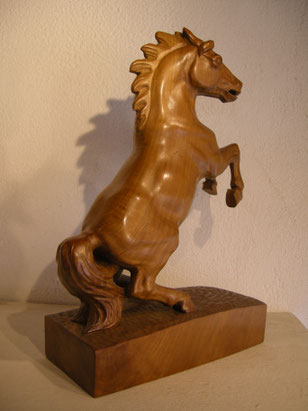 Pferdeskulptur schnitzerei holzfigur woodcarving