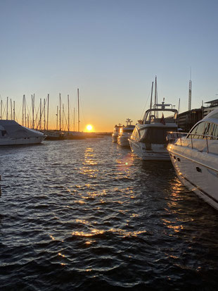 Sonnenuntergang am Jachthafen Aker Brygge in Oslo