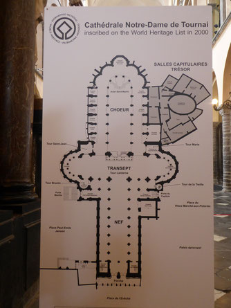Plattegrond van de  Onze-Lieve-Vrouwekathedraal met Kapittelzalen en Schatkamer. Foto van 26 juli 2021 van een informatiebord in de Kathedraal