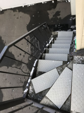 アパートマンションの階段滑り止めマット　