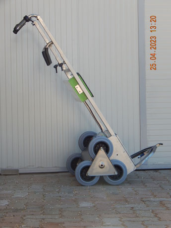 in foto il nuovo carrello per serramentisti sali scale mod. 6R/250/IV serie 2023 prodotto da TCS Elviotrolley a Bossolasco provincia di Cuneo Piemonte Italia