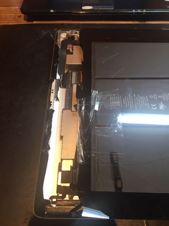 iPad第4世代パネル割れ修理のパネルを引っぺがした後の画像