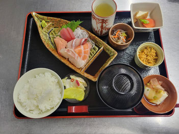 選べるランチ”刺身”の一例