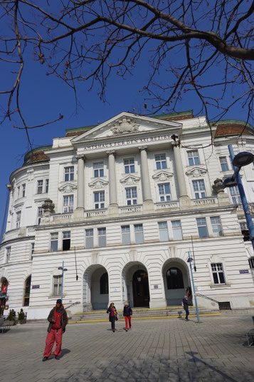 Früher Rathaus, heute Amtshaus der Bezirksverwaltung Floridsdorf