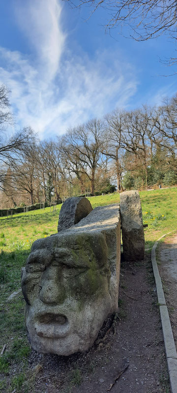 Steinerne Ruhebank, Relikt aus der Vorgeschichte des Gethmannschen Gartens