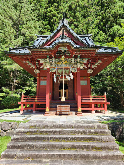 金精神社・絵馬堂 - 白根魚苑（しらねぎょえん）奥日光ファミリー