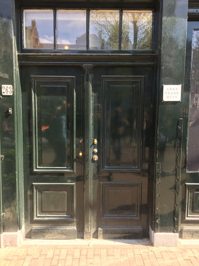 portone d'ingresso alla casa di Anna Frank ad Amsterdam