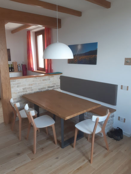 eat-in kitchen