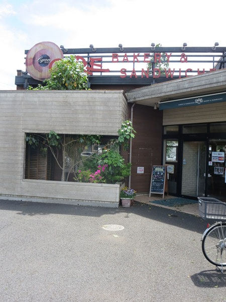 リヨンSUDA COREの看板。