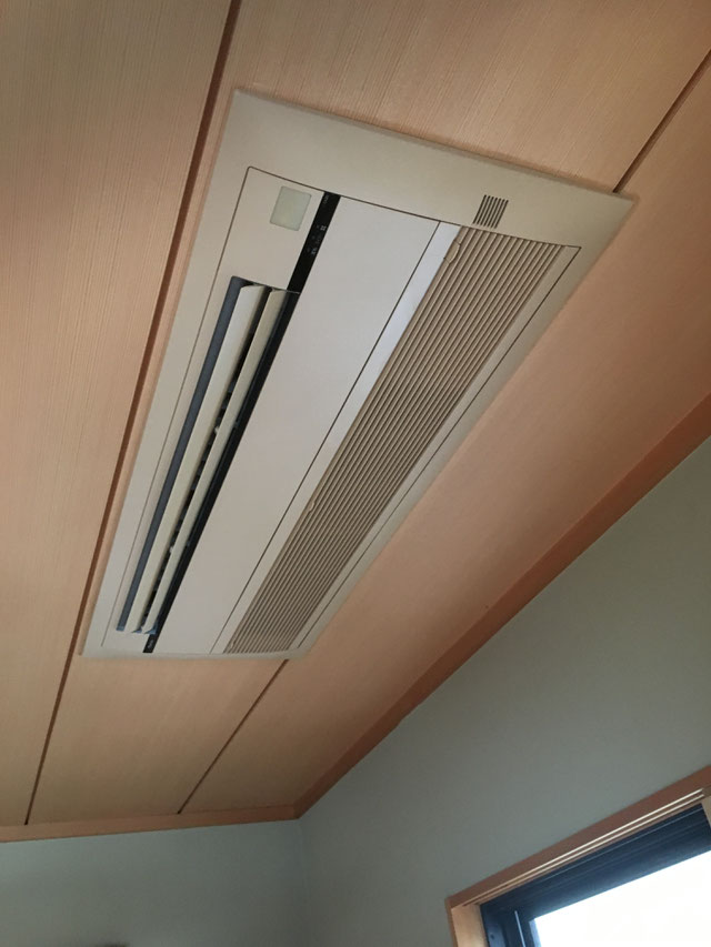和室にエアコンを入れる場合壁埋め込みのエアコンがあります。グリルは白木なのでお部屋にマッチします。 西多摩地域密着のホームドクター 有限会社ホクシン・クリエート 和室にエアコンを入れる場合壁埋め込みのエアコンがあります。グリルは白木なのでお部屋にマッチします。 西多摩地域密着のホームドクター 有限会社ホクシン・クリエート