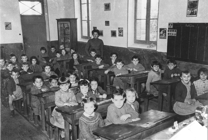 Charras 16 - Charras d'hier et d'aujourd'hui - photo de classe année 1955