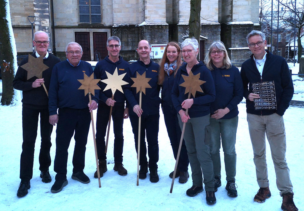 v.L. Propst Hans-Bernd Serries, Uli Angelkotte, Bernd Jacobs, Karsten Stratmann, Sandra Stratmann, Annette Wiesmann, Ulrike Bertels-Popmann, Diakon Thorsten Wellenkötter; Foto: Louisa Heuermann