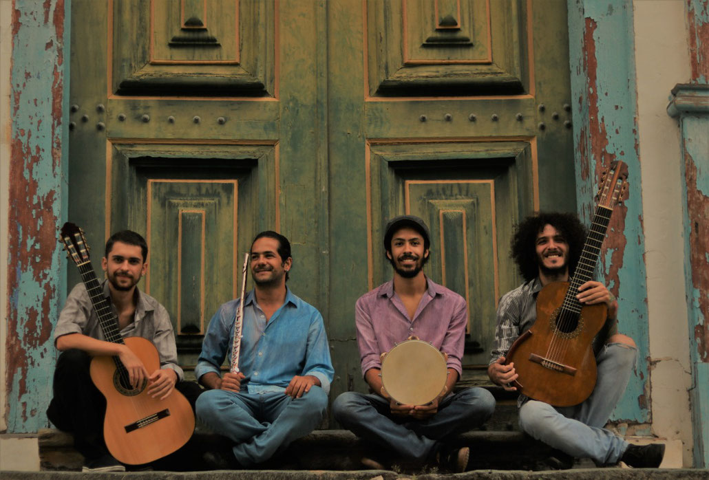 From left to right: Gabriel Tasso (6-string guitar); Evandro Archanjo (flute); Rafael Oliveira (pandeiro); and Álvaro Maia (7-string guitar)