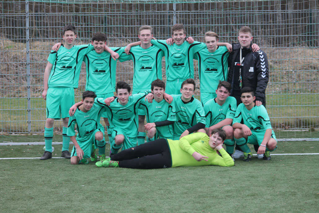 Auf Bild von links oben: Trainer Rainer Kempe, Thomas Götz-Smilgies, Joerle Schmahl, Jonas Jaudzim, Justin Scheel, Morten Blendermann, Maximilian Höper,Daniel Zachow und Trainer Reiner Sieg.  von link