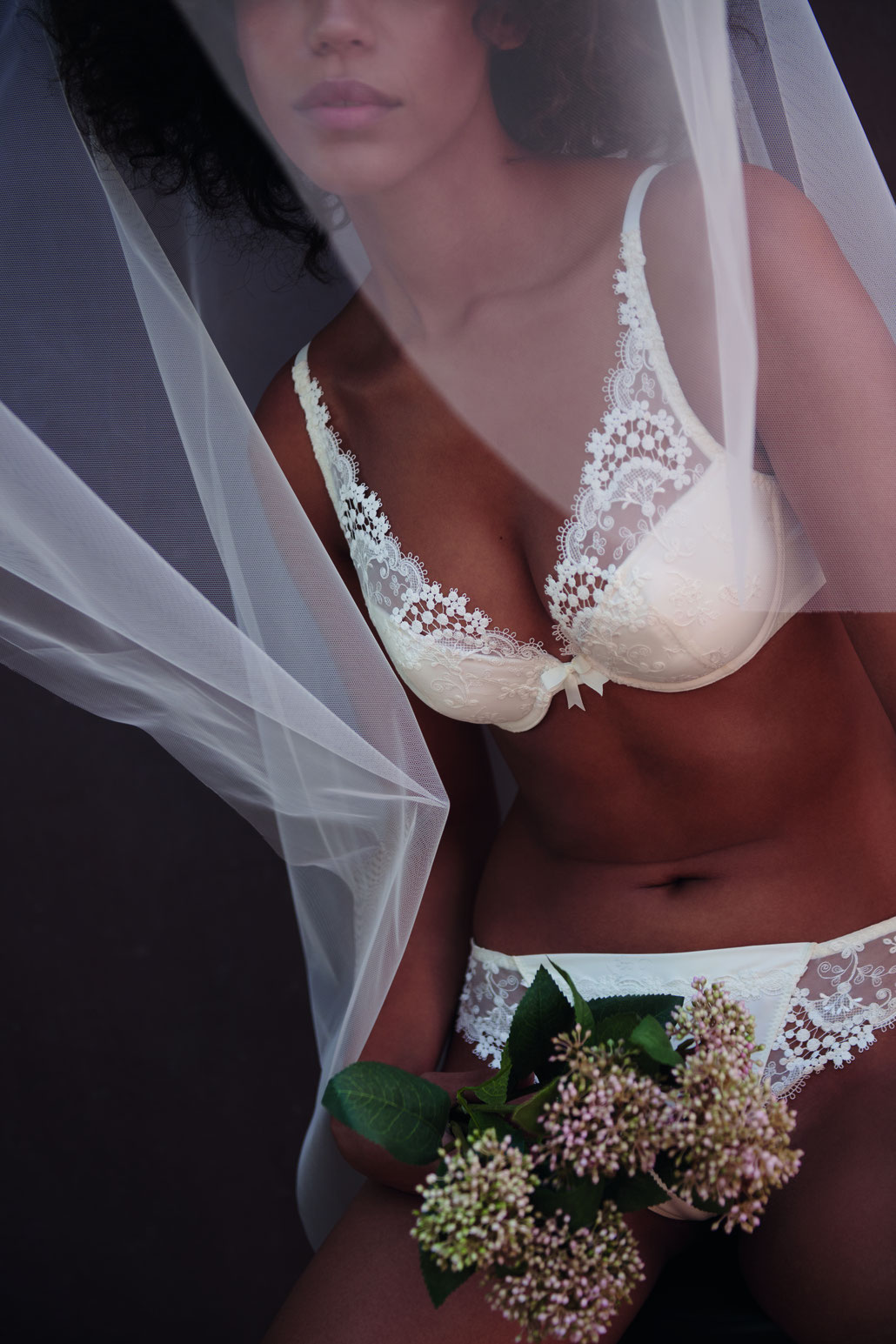 Push Up BH - Hamburg: Deine Traumhochzeit steht bevor und du suchst verführerische Dessous? Dann ist das Set aus der Serie "Wish" von Simone Pérèle perfekt für dich. Den Push Up BH gibt´s von Cup A bis F. Foto: Simone Pérèle