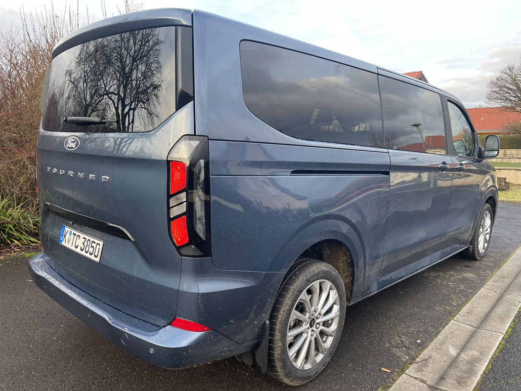 Ford Tourneo Custom 2024 8 ou 9 places votre van ?