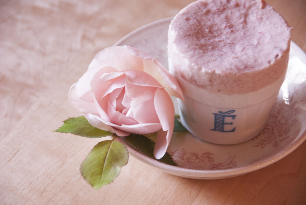 soufflé glacé à la rose rhubarbe  ルバーブピンクのスフレグラッセ