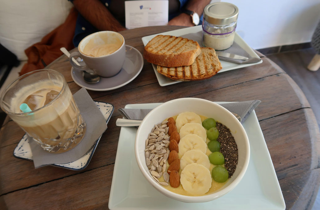 ellis café freiburg smoothie bowl breakfast coffee freiburgfood