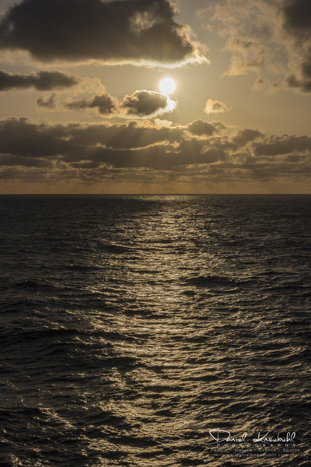 Sunset, Sonnenuntergang, at sea, Canada, www.danielkneubuehl.com, Photographer/Fotograf: Daniel Kneubühl