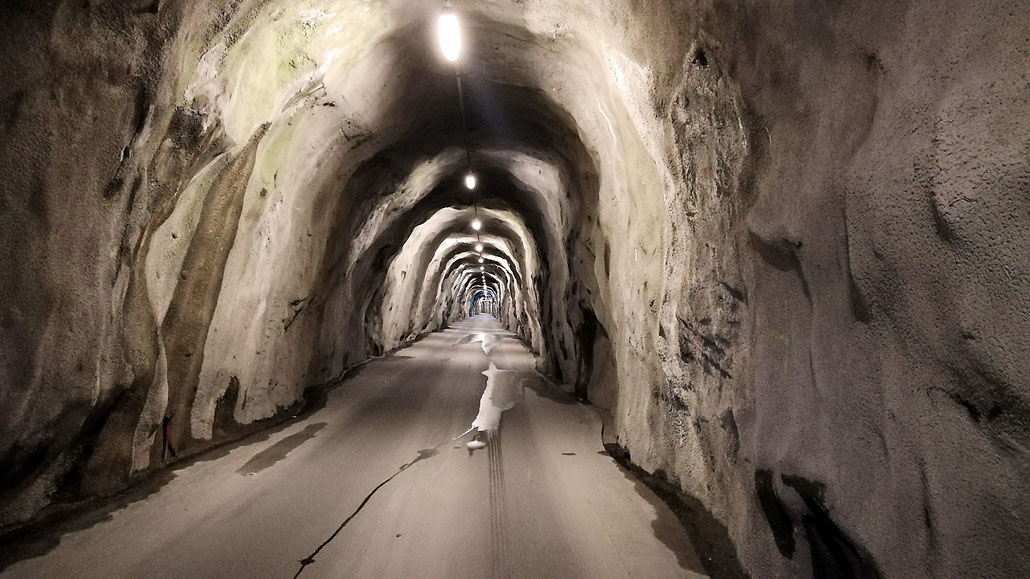 Tunnel zum Zervreilasee (Valsertal) © Pässe.Info