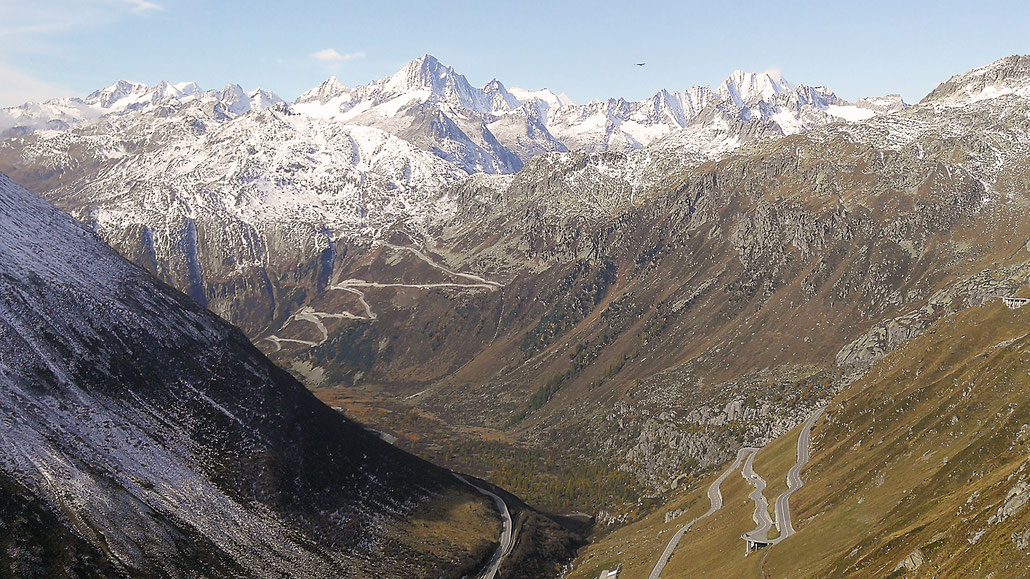 Furkapass mit Blick auf Grimsel-Pass © Pässe.Info