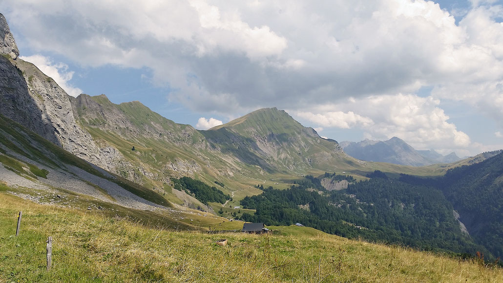 Geschotterte Höhenstrasse Col de l'Arpettaz zum Col des Aravis © Pässe.Info