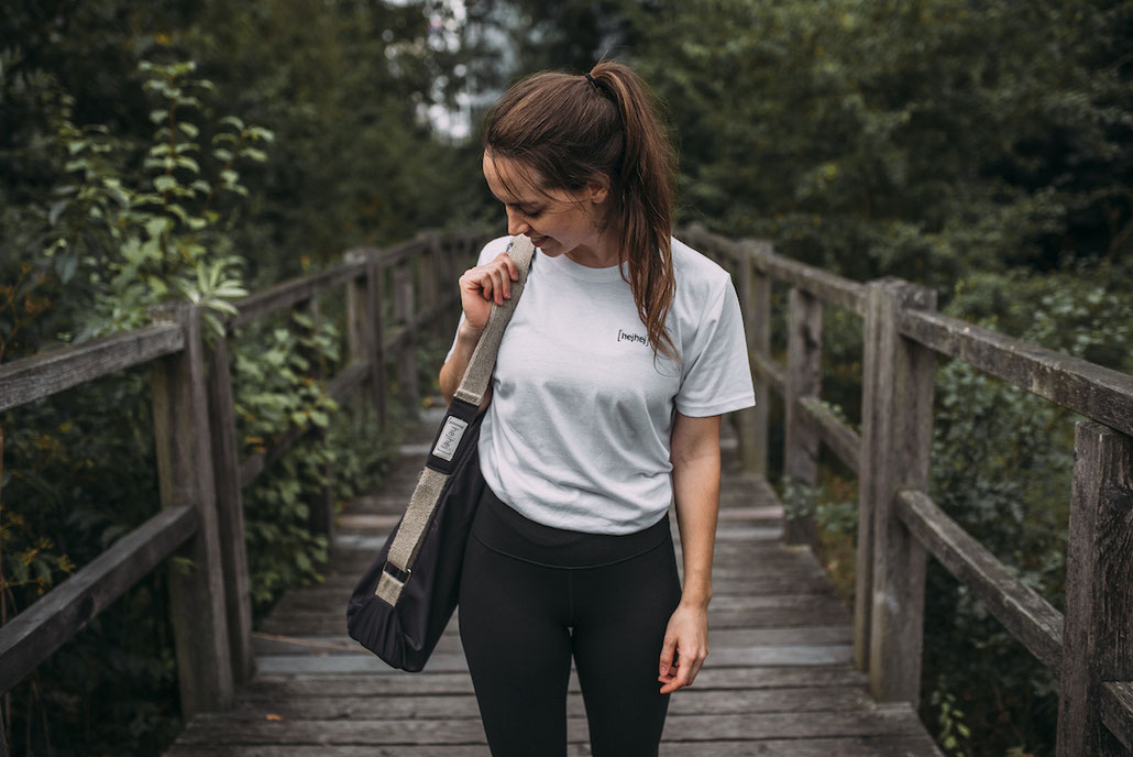 The most sustainable yoga mat bag is the hejhej-bag and is the perfect addition to the yoga mat.