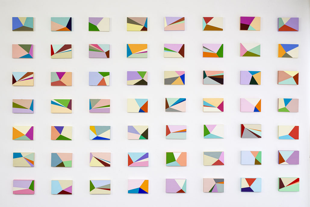 tangram 2024, gouache auf pdf, 56 aus 184 (variabel), je 10,0 x 15,0 c 2,3 cm, gesamt ca. 129,5 x 211,5 cm